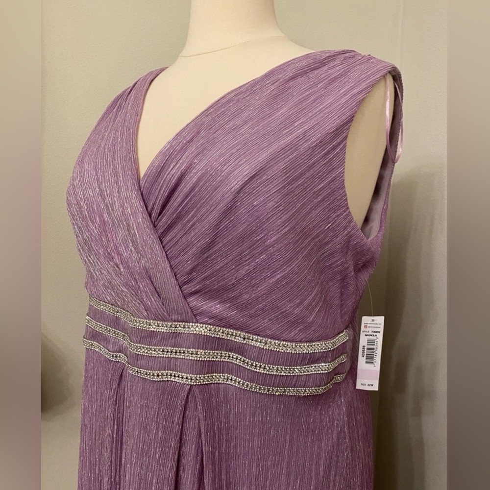 Plus Dress - Picture 8 of 11